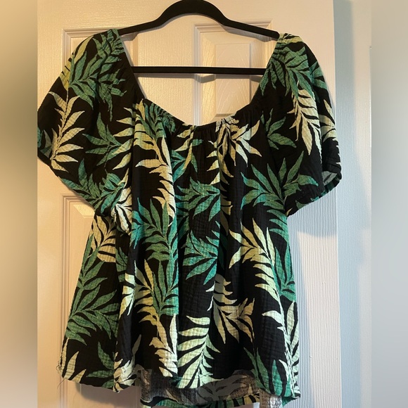Summery green leaf print shirt - Picture 1 of 7